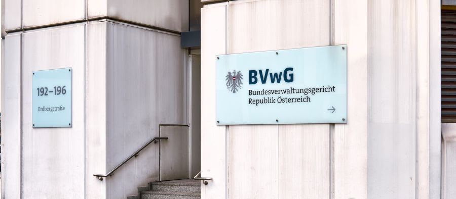 Blick auf die Außenfassade des Bundesverwaltungsgerichts in Wien